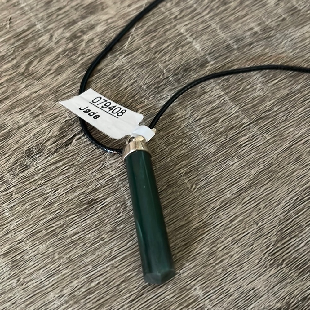 Jade pendant on adjustable rope necklace - Picture 2 of 5